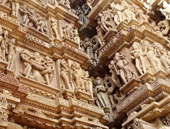 Pose erótica templo de Khajuraho