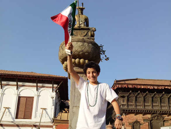 Gabriel Saba Sasson disfruta de una gira por Katmandú