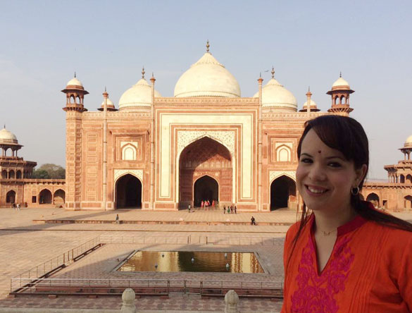Yuri disfruta del viaje al Taj Mahal